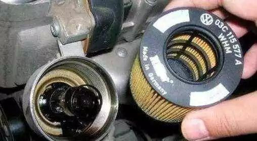 大澤動(dòng)力柴油發(fā)電機(jī)用什么機(jī)油比較合適